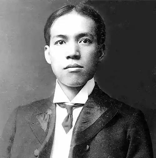 长子：建筑学家
次子：考古学家
三子：炮兵上校
四子：经济学家
五子：导弹与火箭