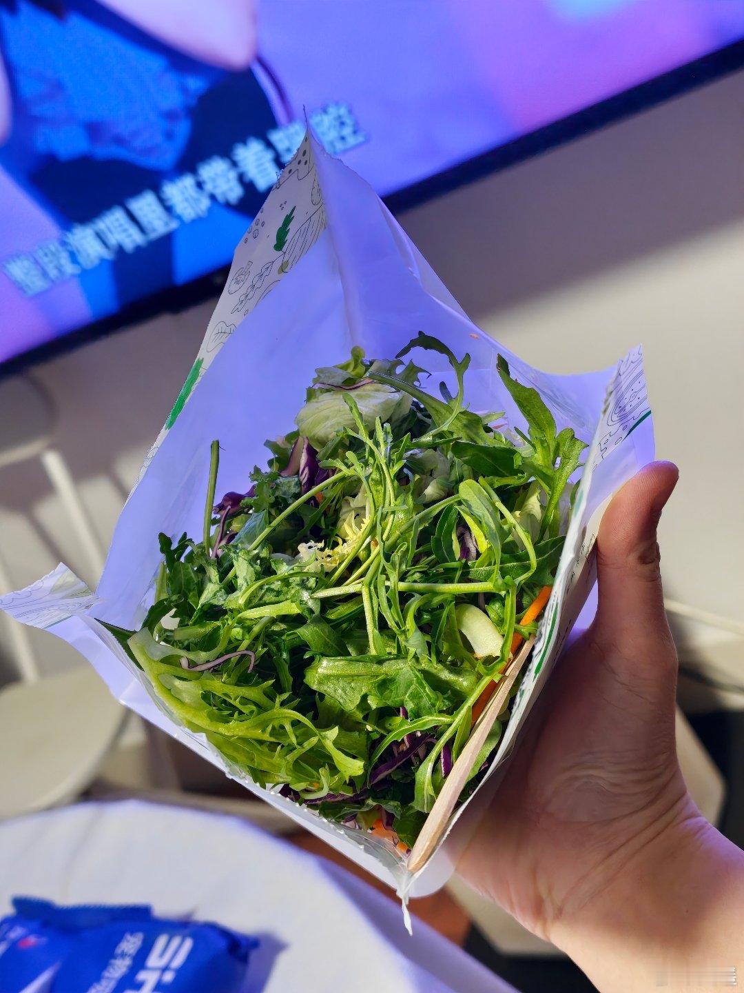 我想定期在微博上记录自己的减肥路程，因为每次都是偷偷减几天，反正也没人知道，所以