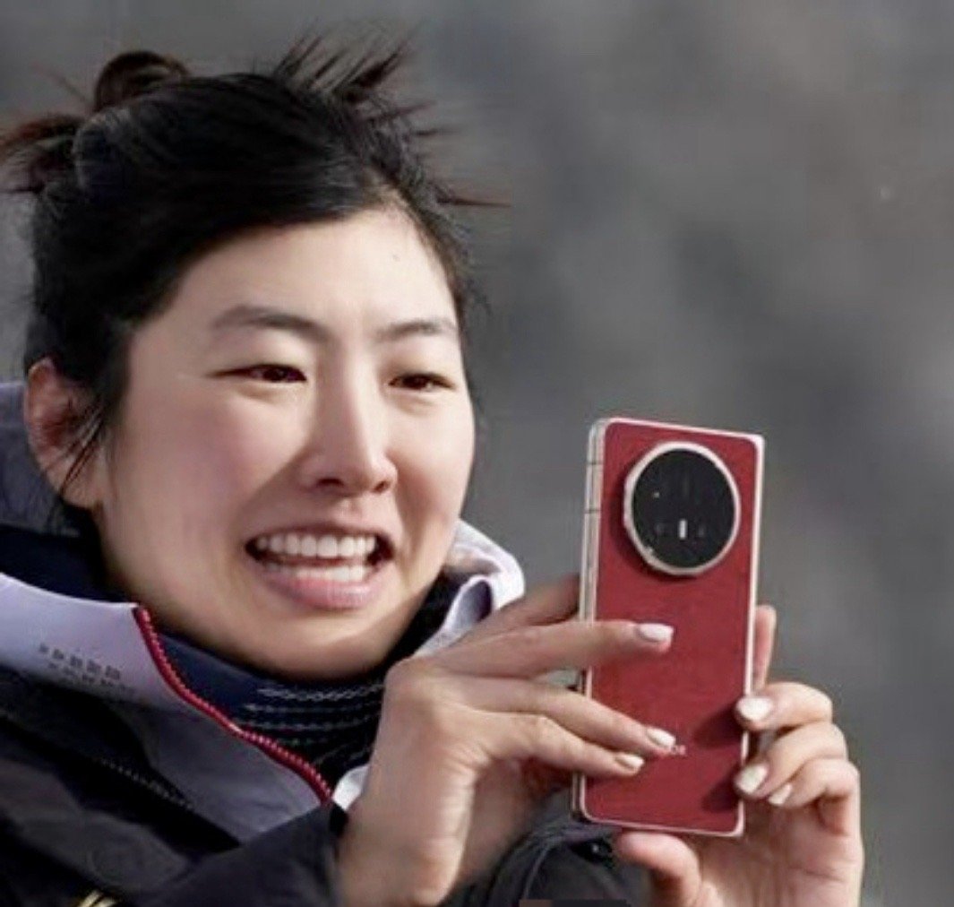 荣耀MagicV6真机来了，很有质感