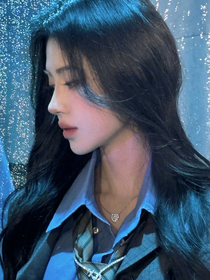 鞠婧祎完全是制服的神来的 