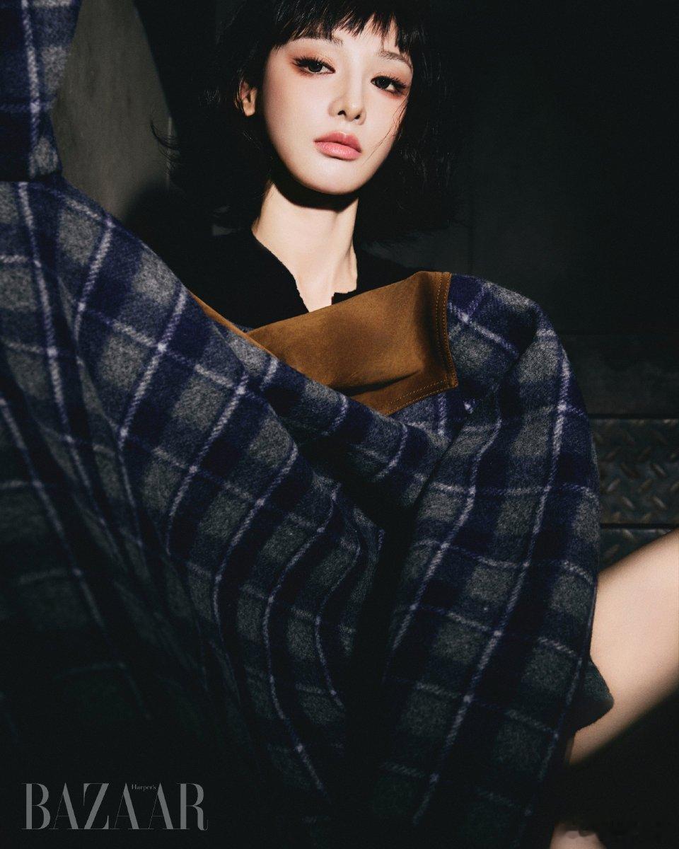 彭小苒越南芭莎新年封彭小苒登越南芭莎新年封，造型百变气场全开，镜头表现力惊艳十足