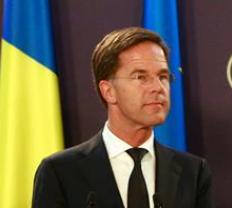 硬刚到底！北京面对荷兰ASML供应链卡脖，直接三句话：不接受豁免，不开启谈判，直