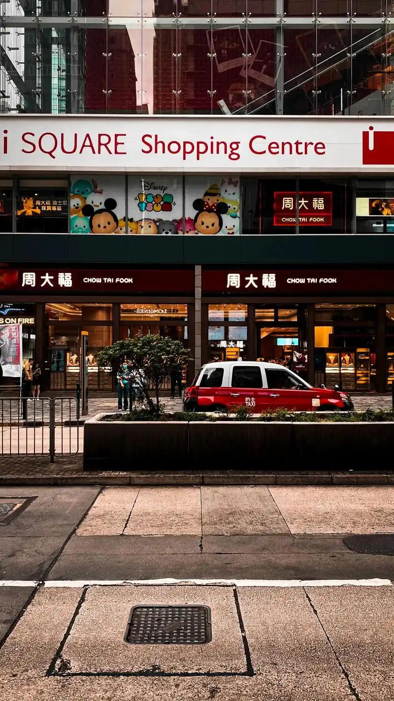 大姐（18）

王爸带的这些人原来就是专门查吴青的组。

大姐低声跟他们的局长说