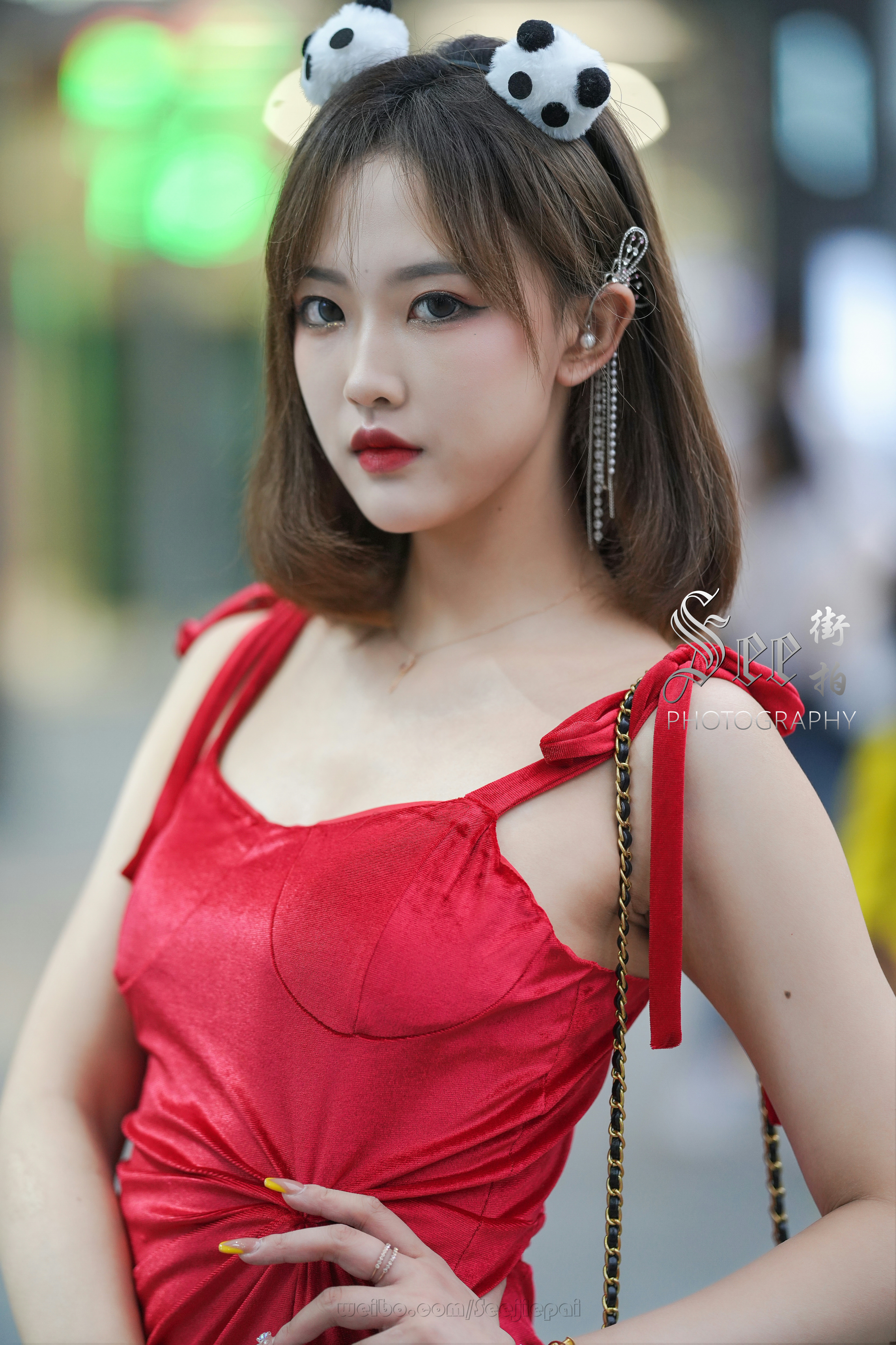 红色吊带裙，甜美精致~~ ​​​