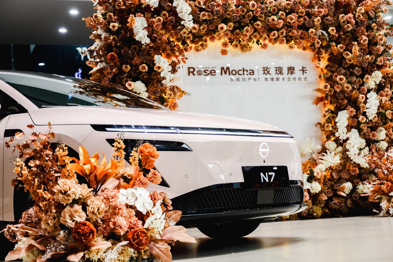 家庭车车选纯电快来看这里！东风日产N7双破万，8月销量&交付双破万，稳坐合资纯电