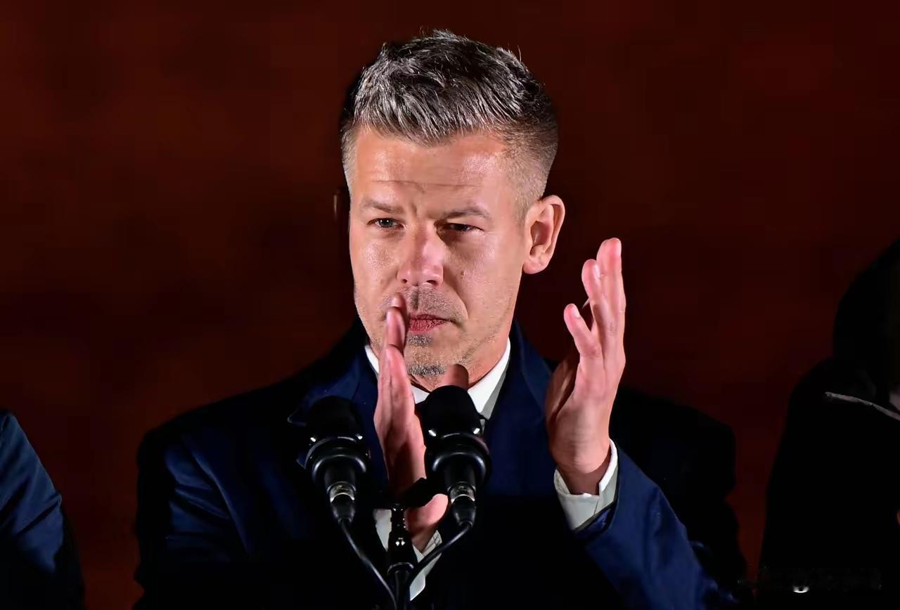 匈牙利变天了，选了一个所谓的民主自由代言人，索罗斯第一时间在 X 平台发文庆难掩