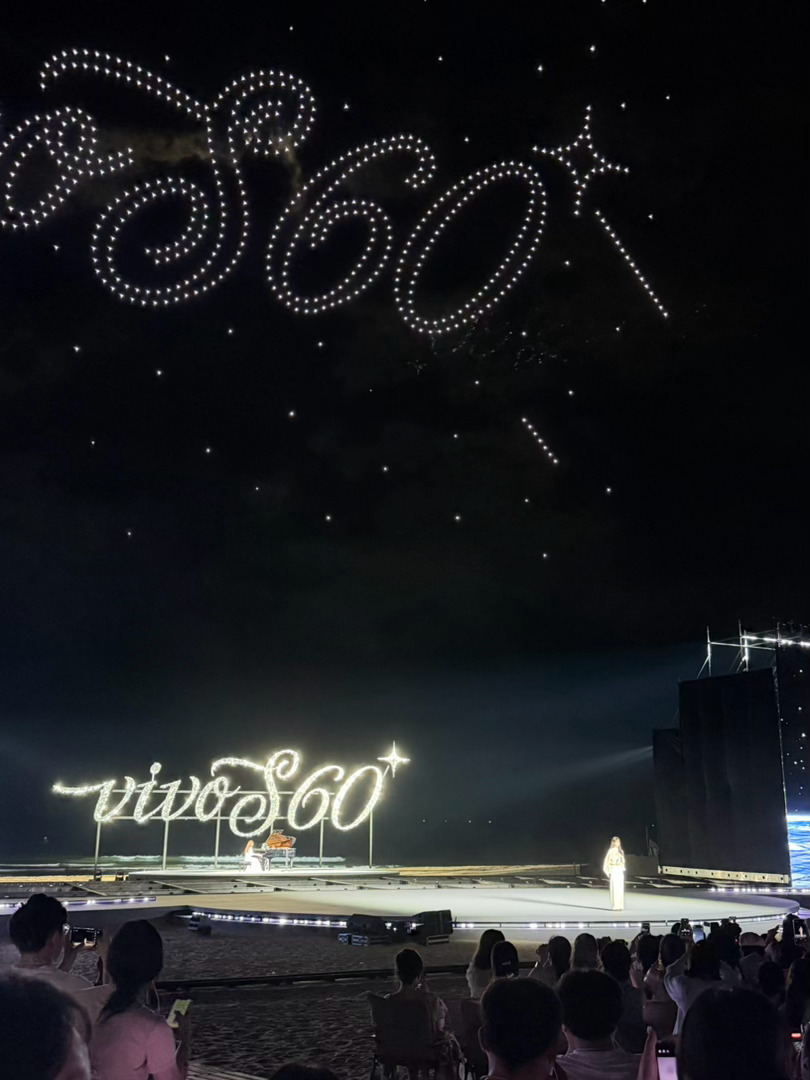 还得是vivo发布会呀太美了吧直接请到无人机弄了场流星雨给我们看vivoS60