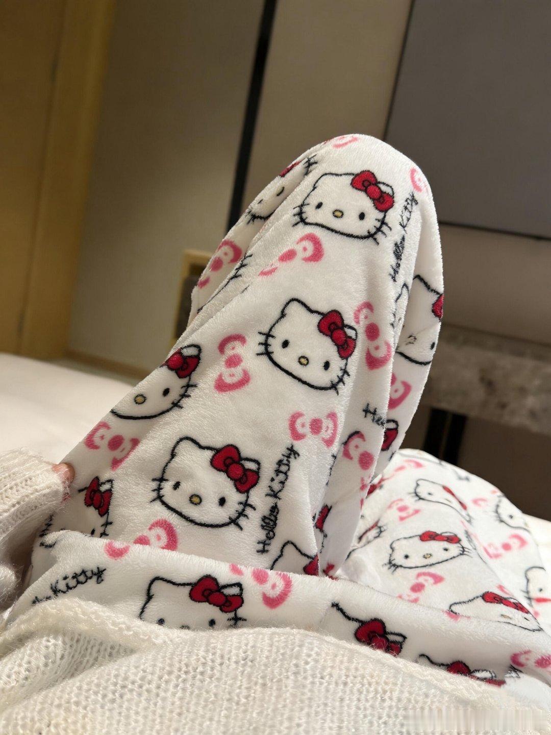 交出你的通勤穿搭！！奶呼呼的kitty睡裤是我的通勤必备出门取快递 逛超市 都无