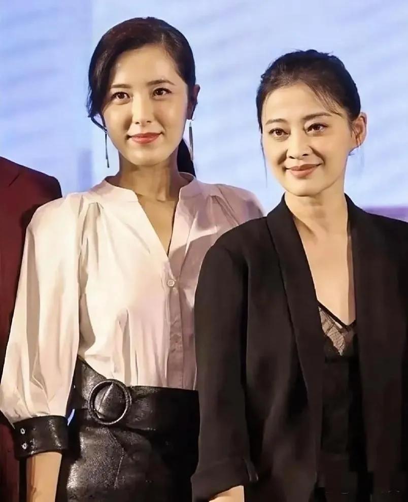 竟然有人说曾黎是百年难遇的美女，太不可思议了！

说实话，我从未觉得她好看，就拿