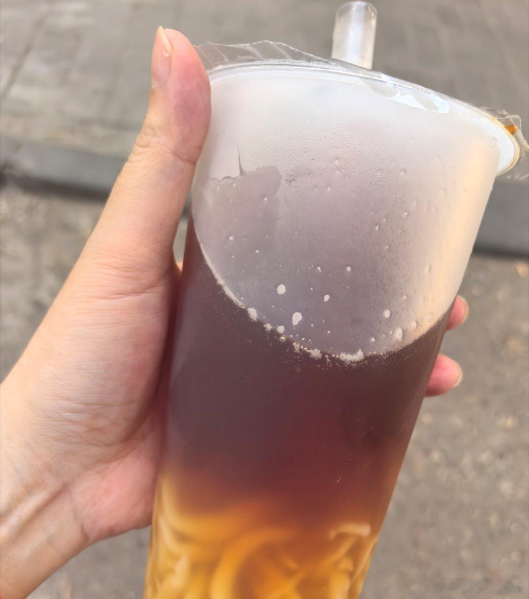 炎热的夏季还是来一杯冰冰的凉虾吧大家夏天都喝什么解暑呢？茶饮