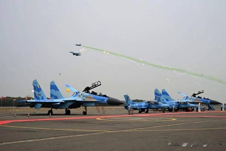 🇷🇺🇲🇲现已正式确认：最后两架新型苏-30SME战斗机已正式列装缅甸空军