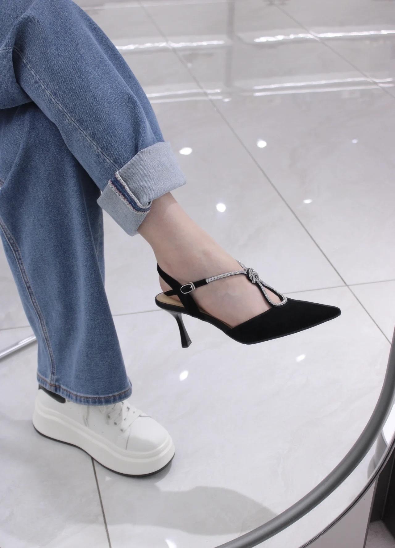 穿哪个更好看啊，求大神告知