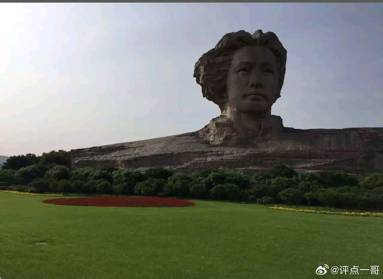 开国建业丰碑永恒，致敬教员 