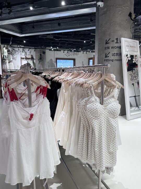 三里屯竟然还有这种地方？！辣妹天堂🛍️！！！
