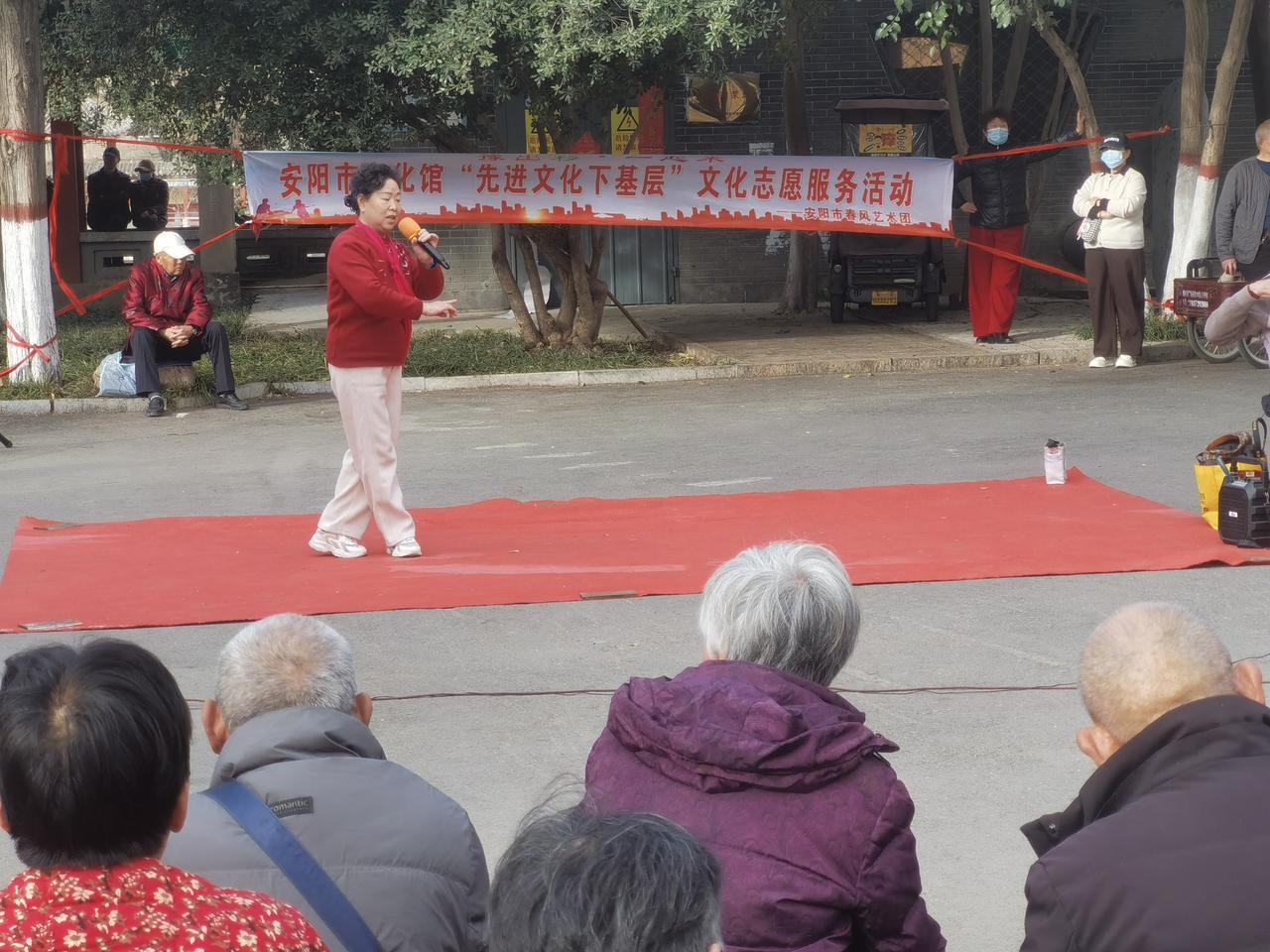 安阳市文化馆"先进文化下基层"文化志愿服务活动
一一"新春走基层"活动随手拍（2