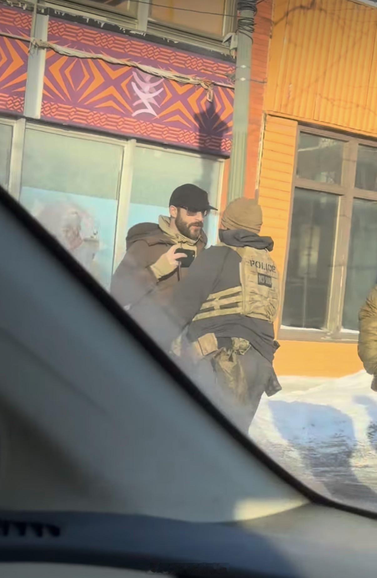 人和枪。前情提要：网页链接