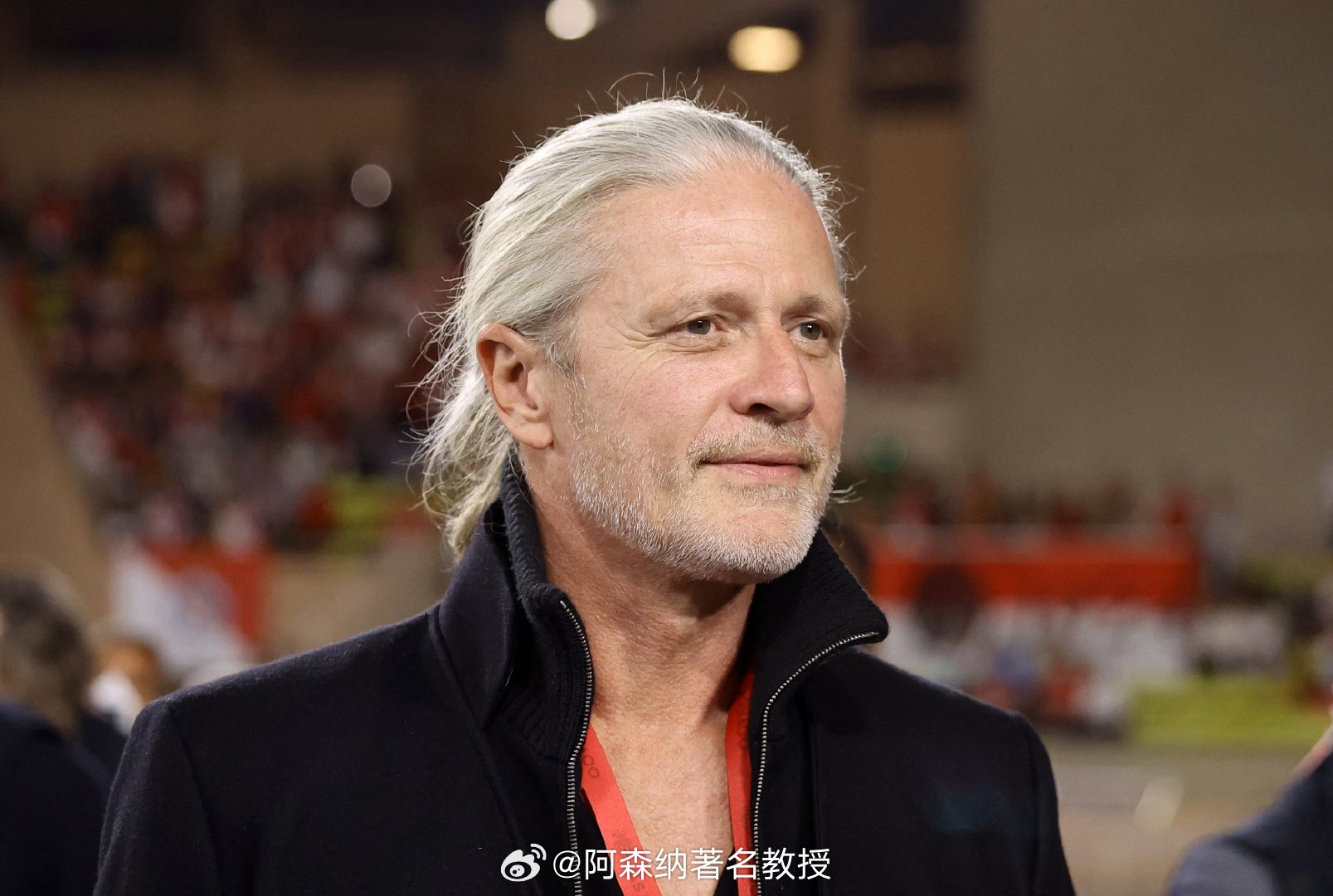 典型的我优雅时你说我不够血性，我有了血性后你说我不够优雅！在谈到阿森纳被贴上“定