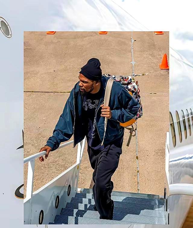 杜兰特又要去洛杉矶打湖人了，出发前的机场照直接刷屏。
 

还是那顶针织帽，穿搭