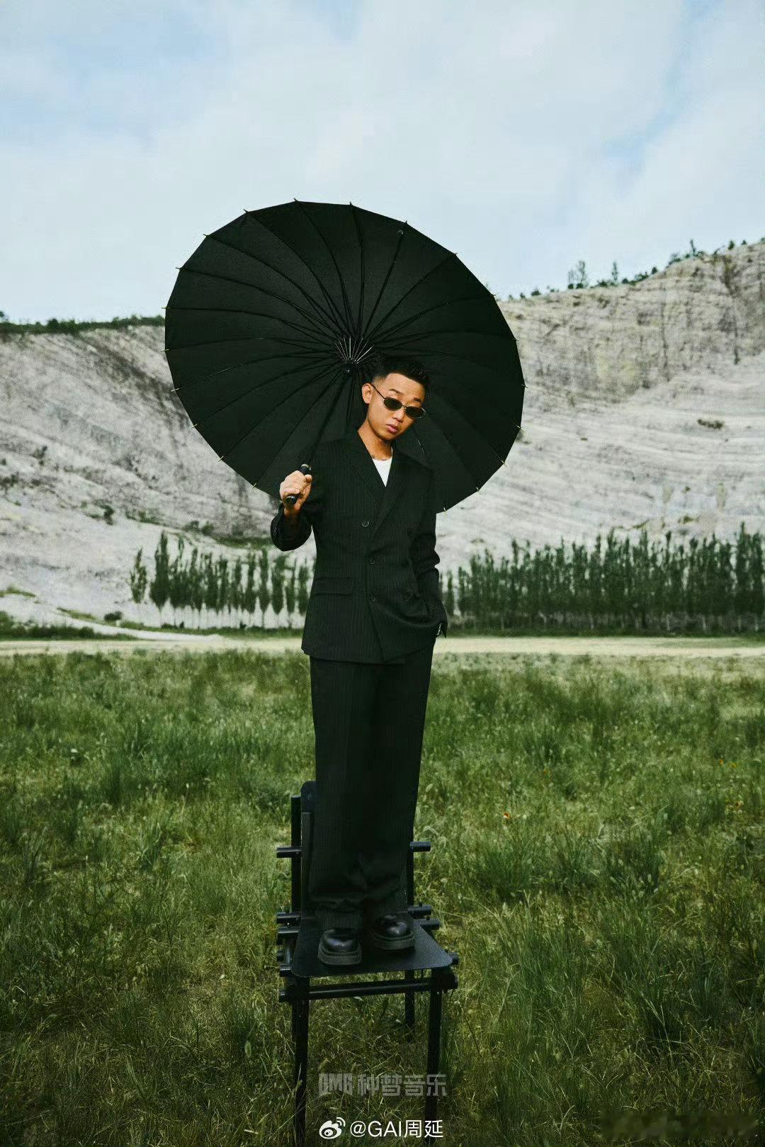 加木车祸后现身gai演唱会加木车祸之后首次公开现身，作为嘉宾登上GAI的演唱会舞