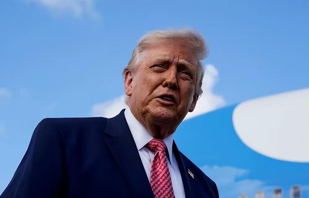 特朗普对华态度逆转挺有意思。刚重返白宫时，他搞大规模关税战，内阁里全是对华鹰派，