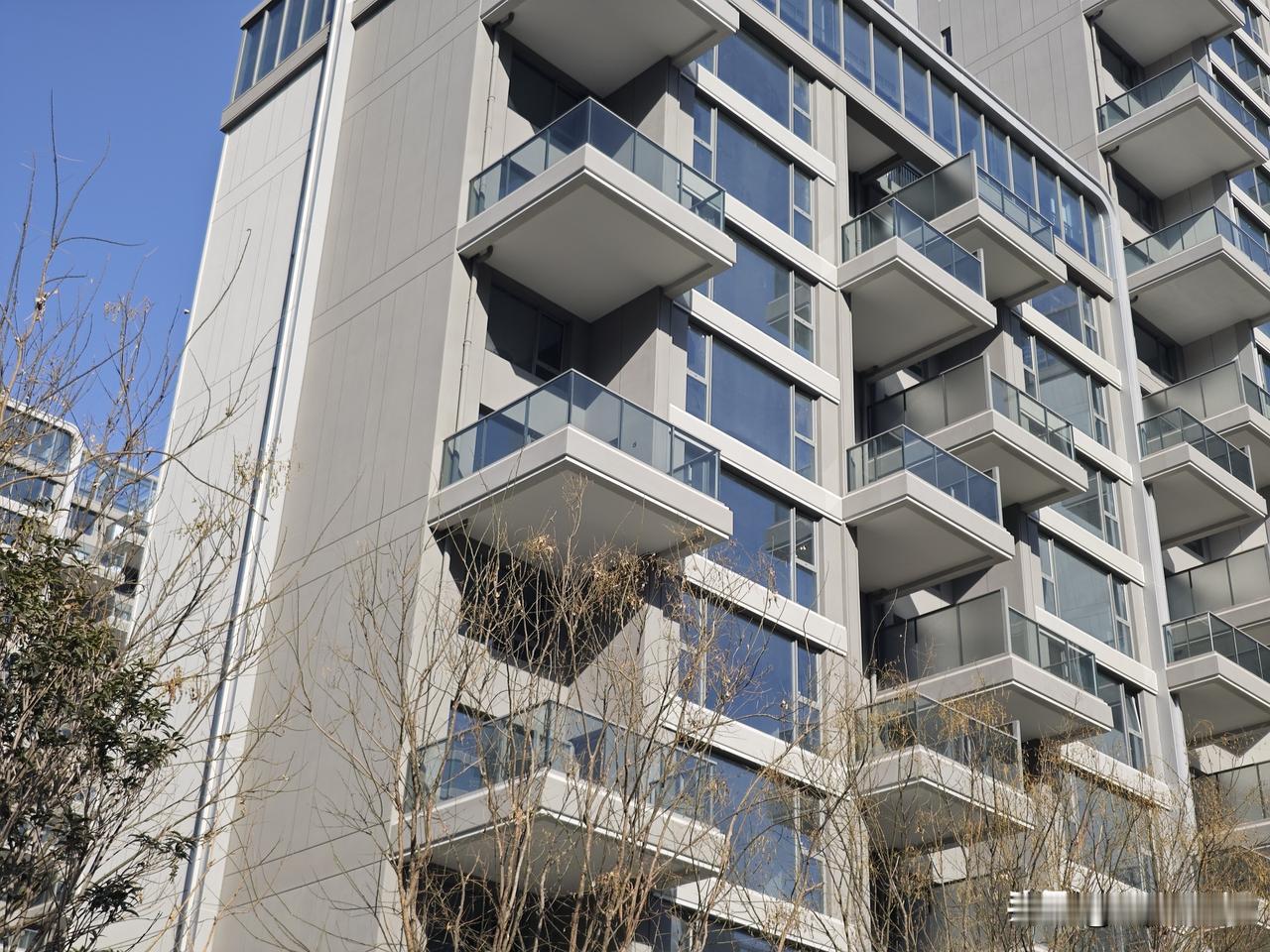 港务区龙翔奥城云玺的外立面感觉如何？
四代住宅高赠送看着确实不错，但大家都在纠结