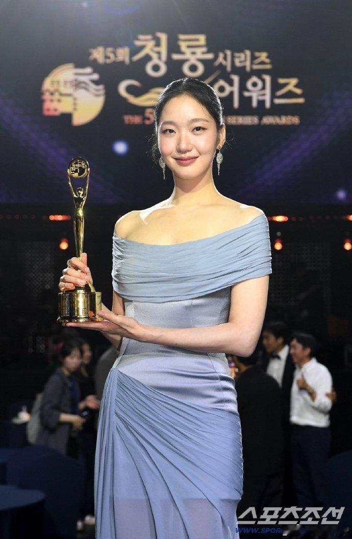 金高银韩国首位青龙满贯金高银青龙奖满贯 金高银韩国首位青龙满贯 