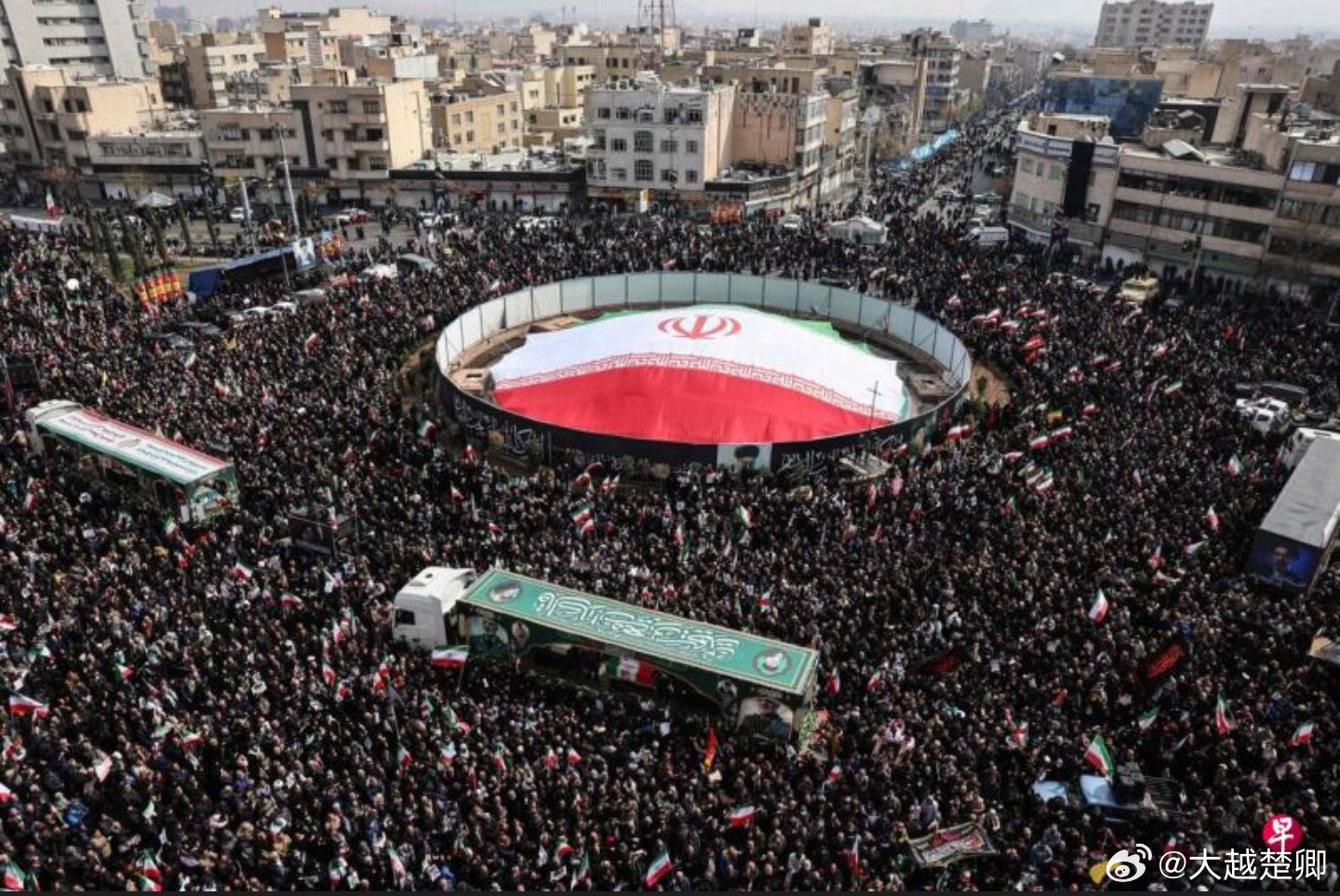 伊朗德黑兰，为阵亡烈士举办葬礼。 