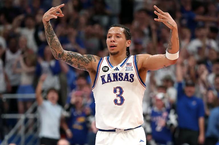 堪萨斯大学坐镇主场以84比63战胜了全美2号种子爱荷华州立大学。本场比赛后，堪萨