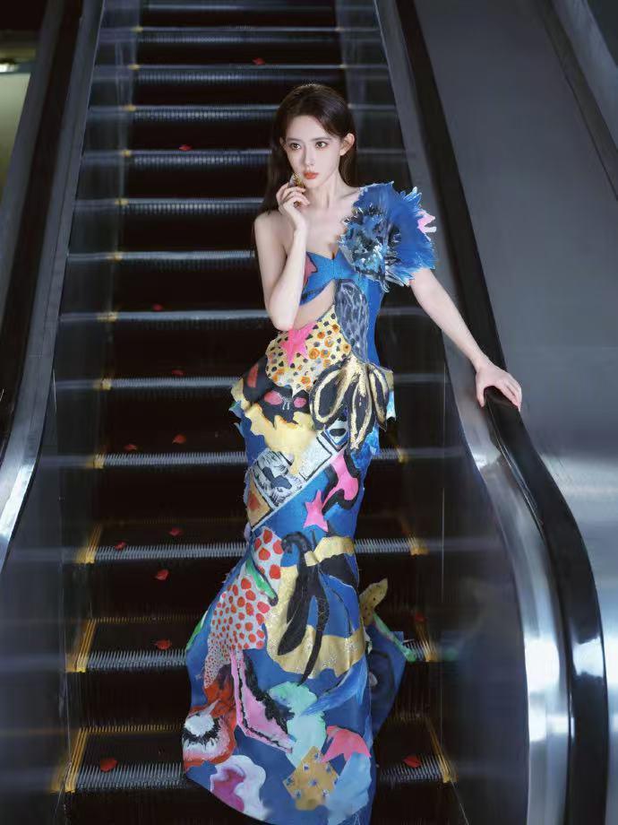女明星VOGUE盛典出发图刷完这一波出发图，能感受到大家都在跳出安全造型，风格差