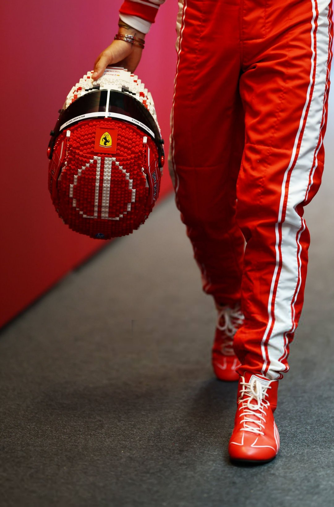 勒克莱尔拎着他的乐高头盔！F12026F1澳大利亚大奖赛