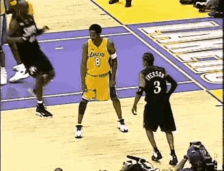 奥尼尔最近聊起了他对2001年总决赛的真实感受，他认为：艾弗森总决赛输给了我们要