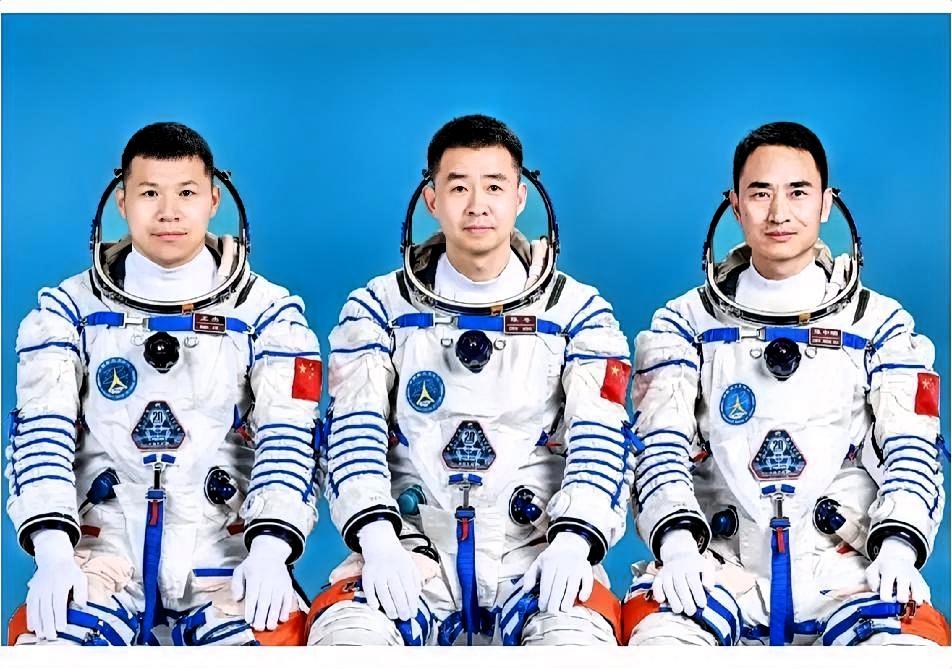 悬着的心终于放下！
神舟二十号原计划11月5日返回，因疑似遭空间微小碎片撞击被迫