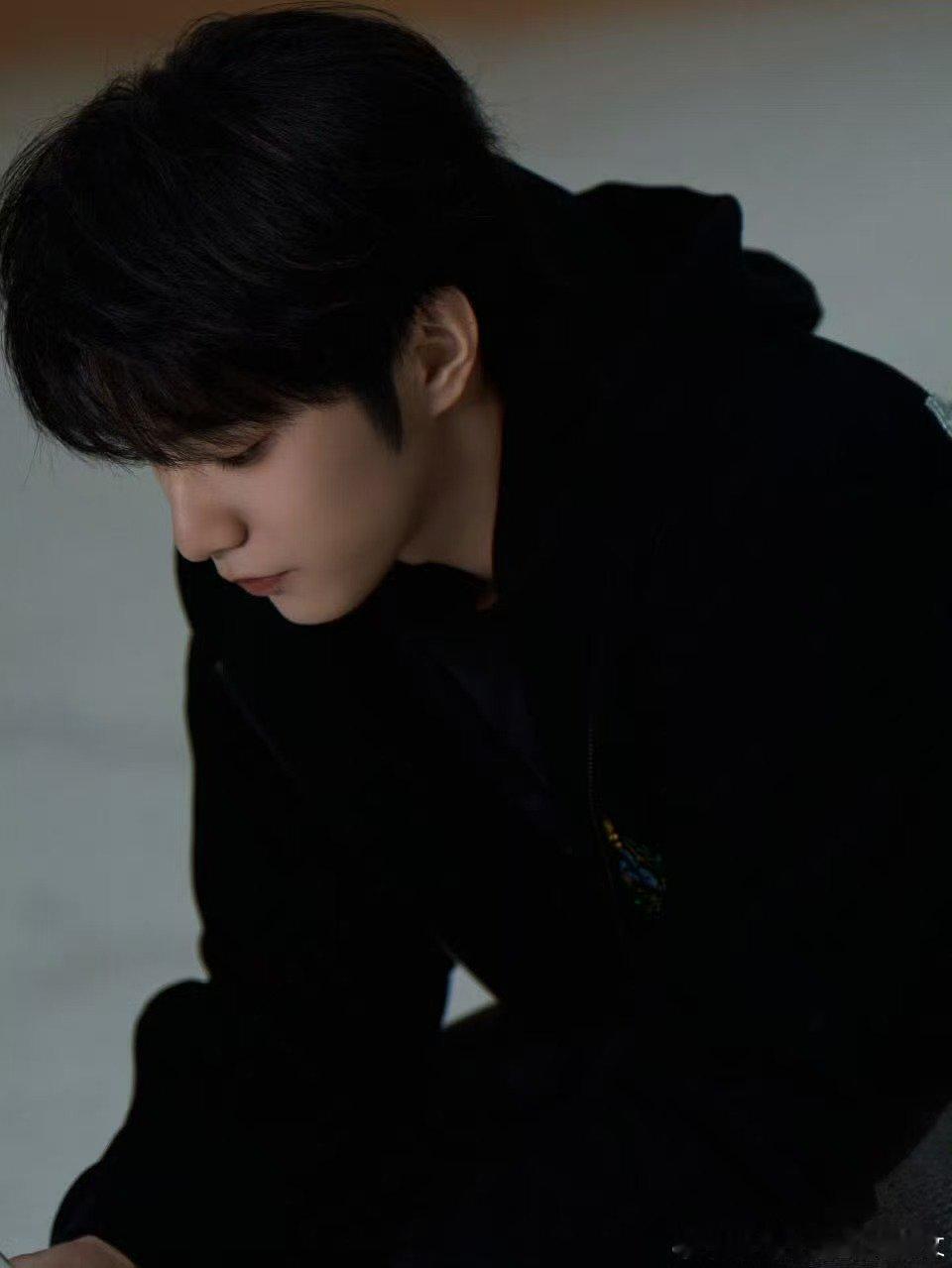 刘耀文在探索一个东西 是什么啊啊啊期待！！ 