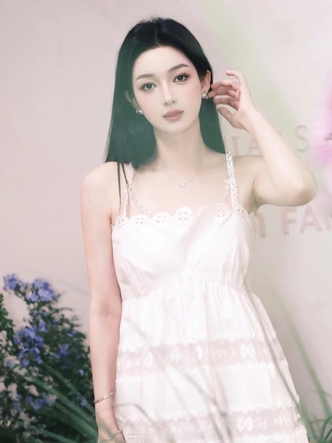 天气热的时候染深色或黑色也不用担心～讲义加一点薄荷色或者蓝莓色那种的冷色系列🫐