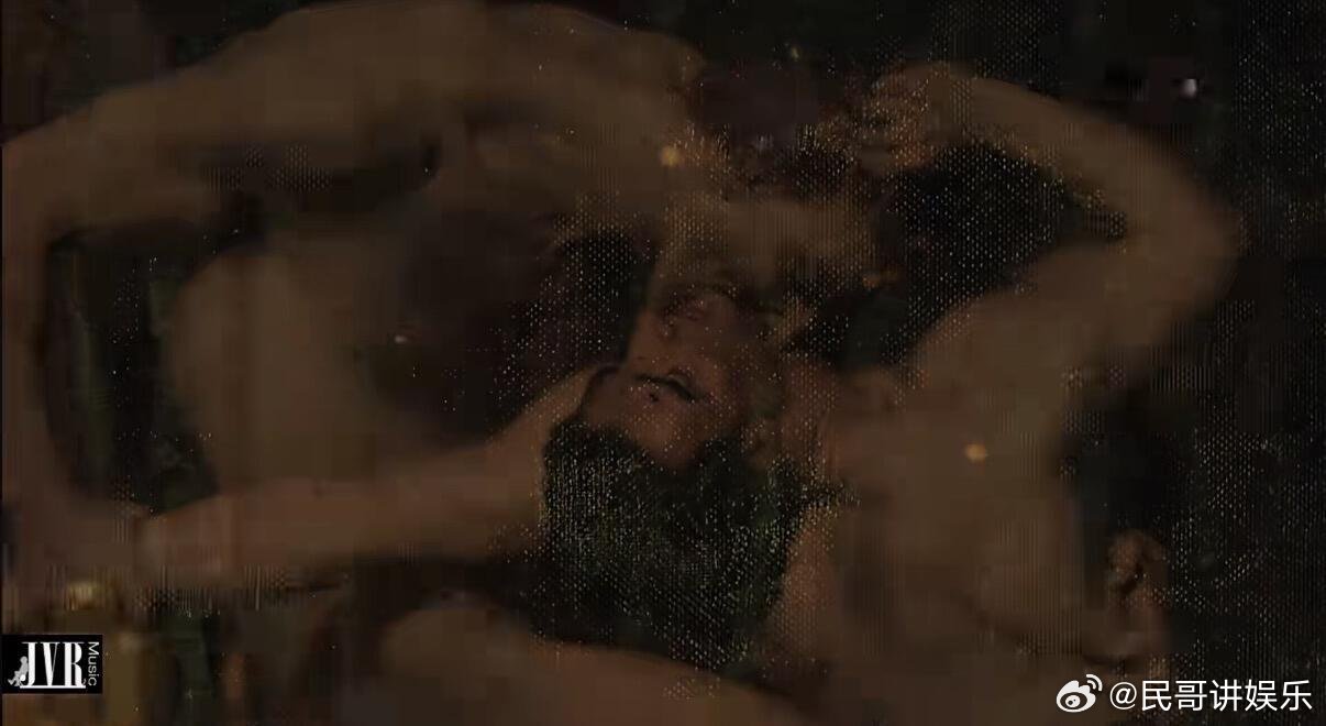 500元复刻周杰伦2000万MV网友用AI500块复刻周杰伦2000万MV《太阳