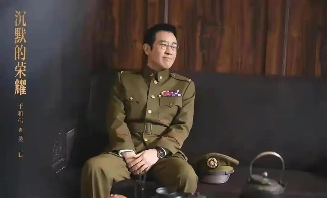 宋佳透露金鹰奖揭晓后，邀请于和伟出来聚会遭拒，理由只有一句话——“明天要上班。”