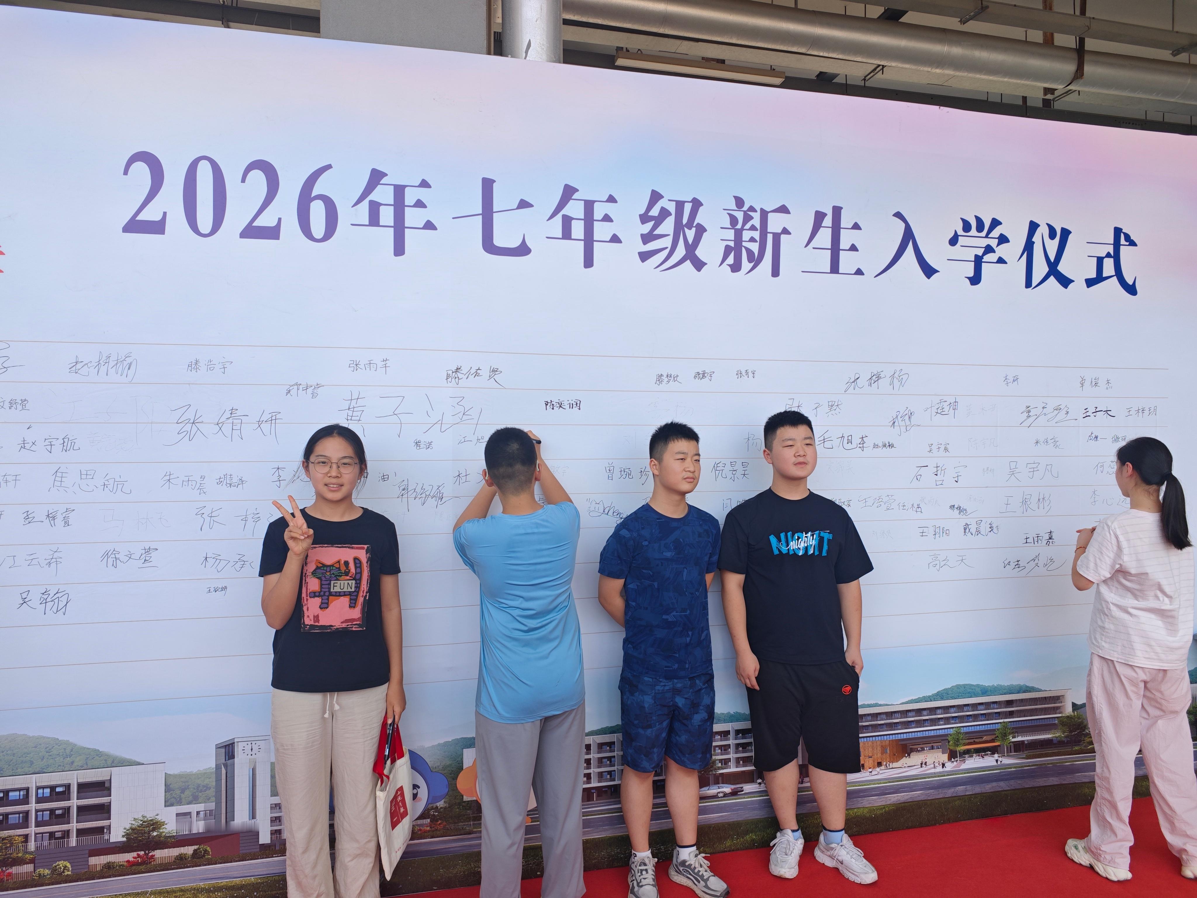 住了六年，搬家完毕，还是有些些不舍的，从此那些跑过的路线应该不会再复现，人生就是