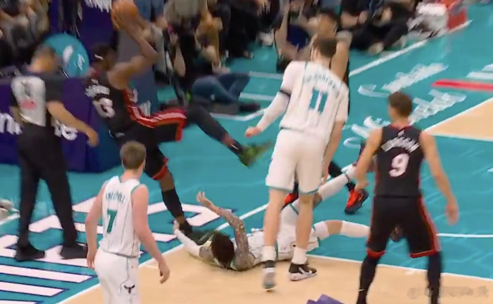 鲍尔绊倒阿德巴约的行为，被升级为二级恶意犯规并罚款3.5万美元，但不禁赛。由于鲍