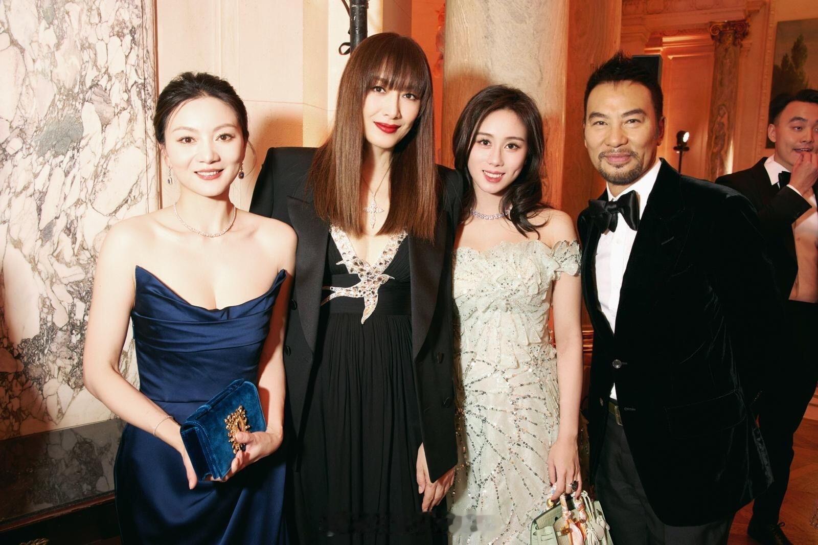 何超欣重返巴黎名媛舞会  何超欣参加巴黎名媛舞会 何超欣参加巴黎名媛舞会 