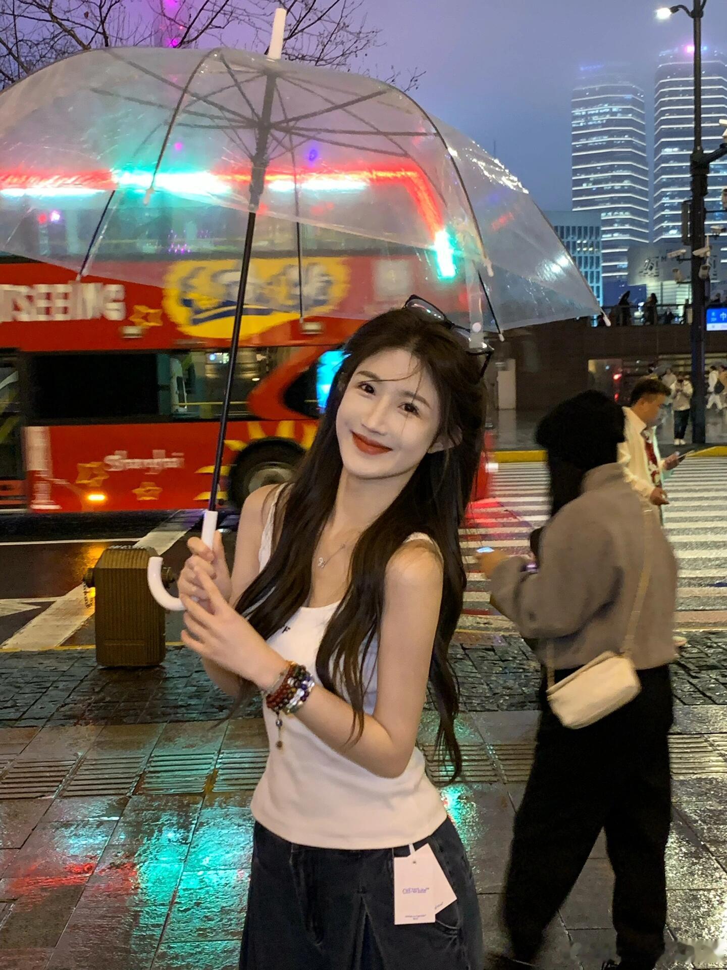 当潮流爱新鲜 当穿搭爱标签，新买的漂亮衣服当然要出去多拍照啦，发现不摘标签也很好