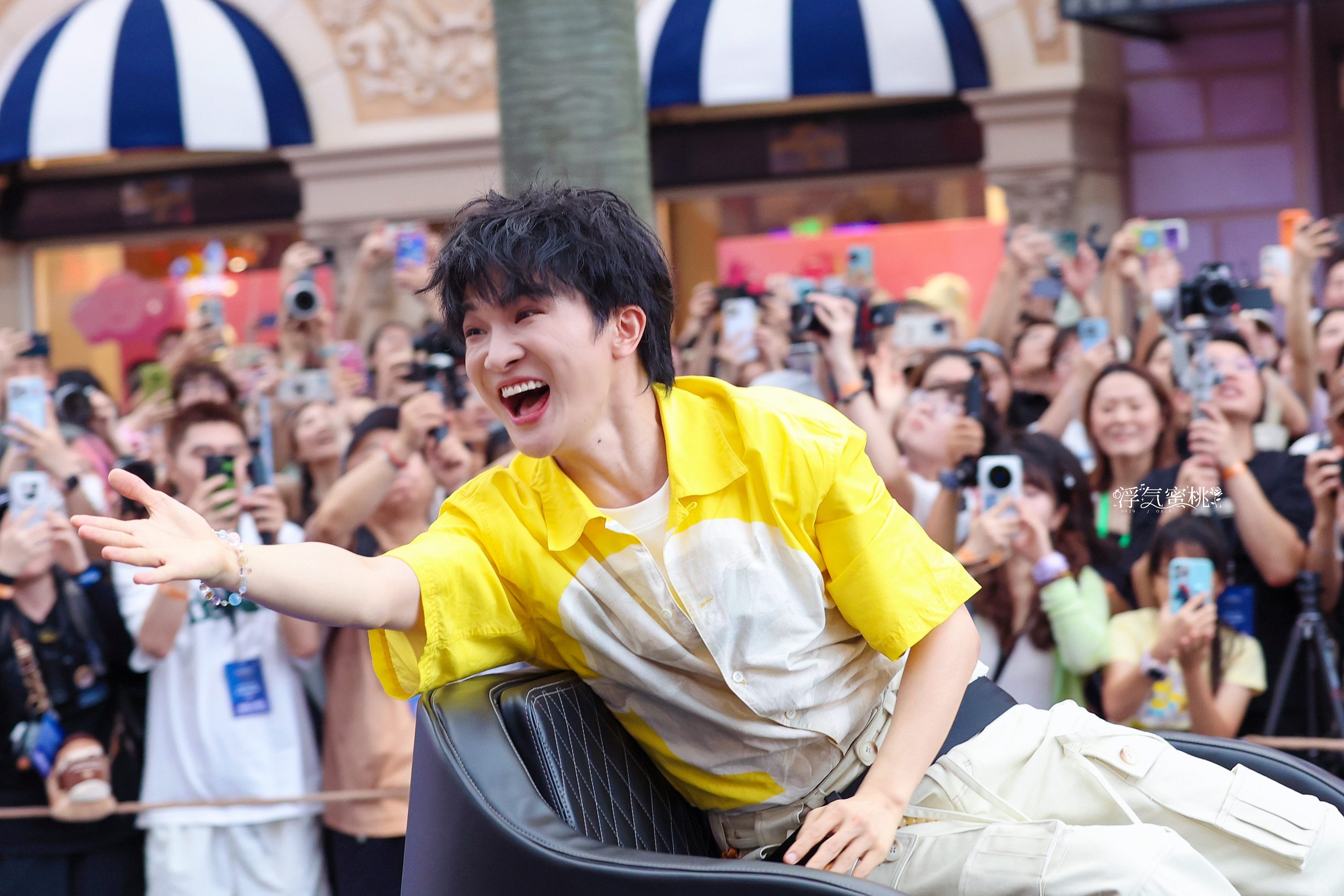 周深  🥳很高兴相遇，期待再次见到你跃动的心 Nice to meet you
