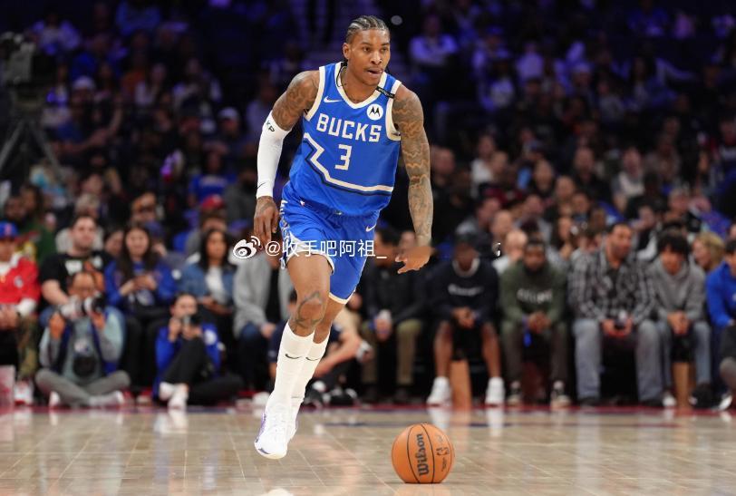 NBA常规赛，雄鹿今日主场121-111战胜尼克斯。本场比赛，雄鹿球员小凯文·波