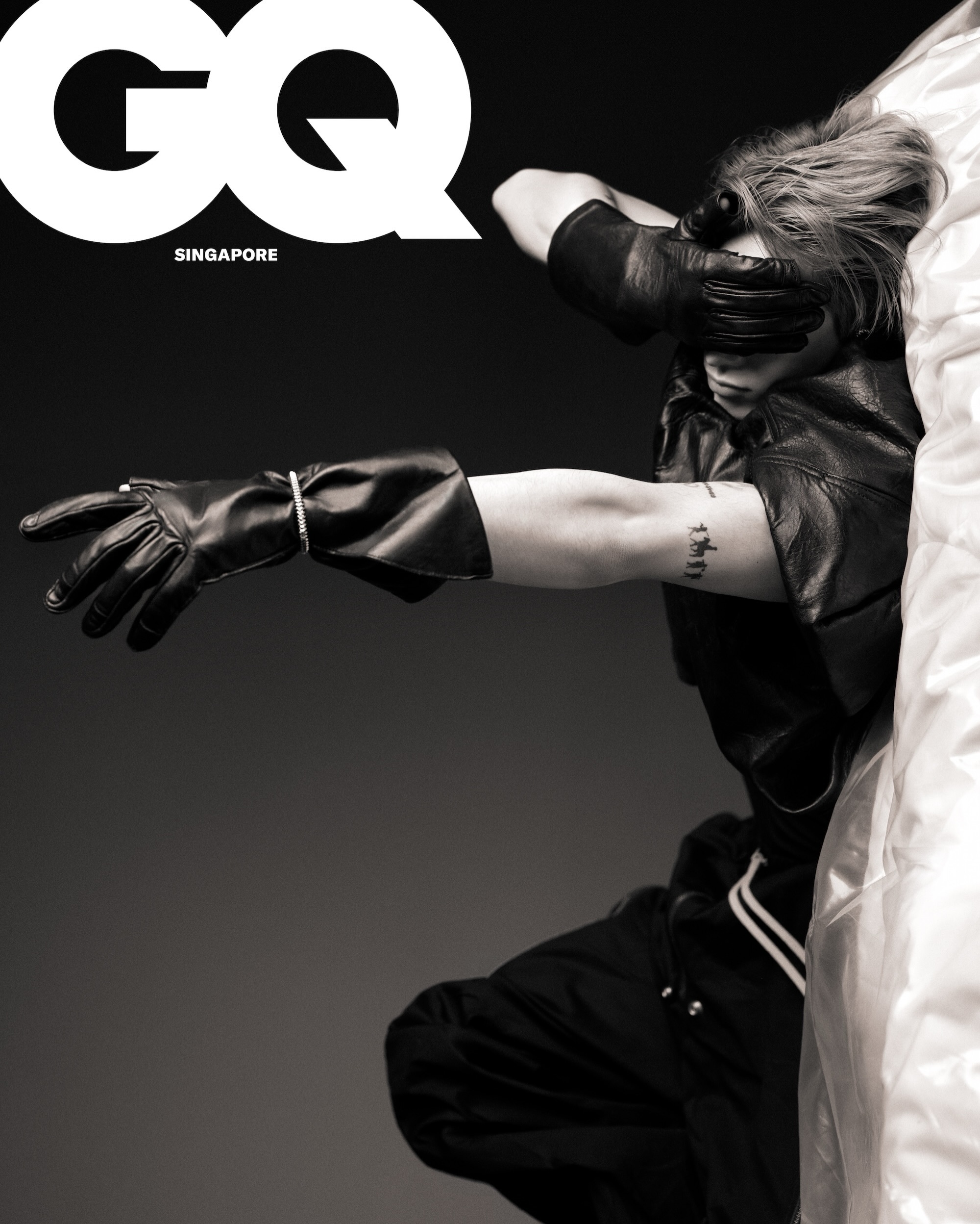 王嘉尔 x GQ Singapore新加坡GQ发布一张全新预告，佩戴Cartie