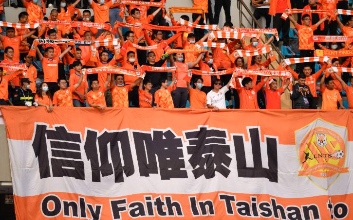 双核停赛是坏事？错！这可能是泰山足协杯争冠的“神助攻”！ ⚽🎯
泰山客场打申花