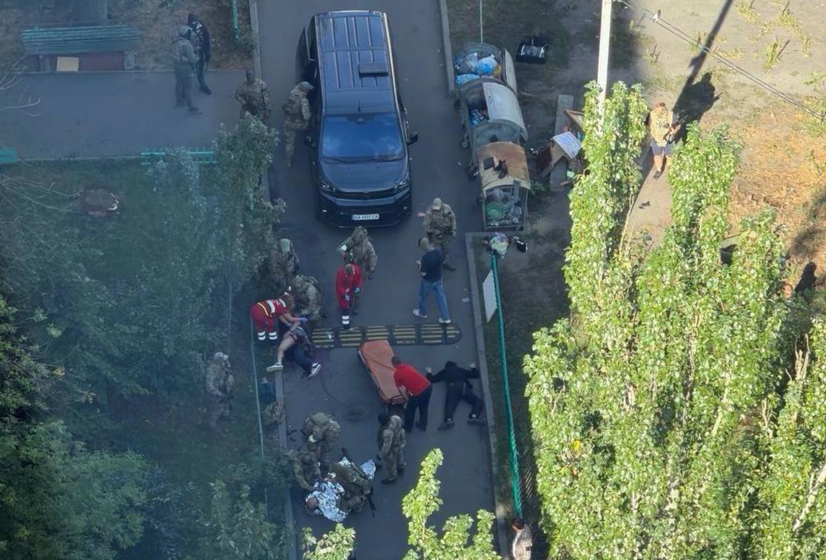 乌克兰两大情报机构街头火拼，泽连斯基震怒：枪口只能对准敌人

刚发表完“乌无人机