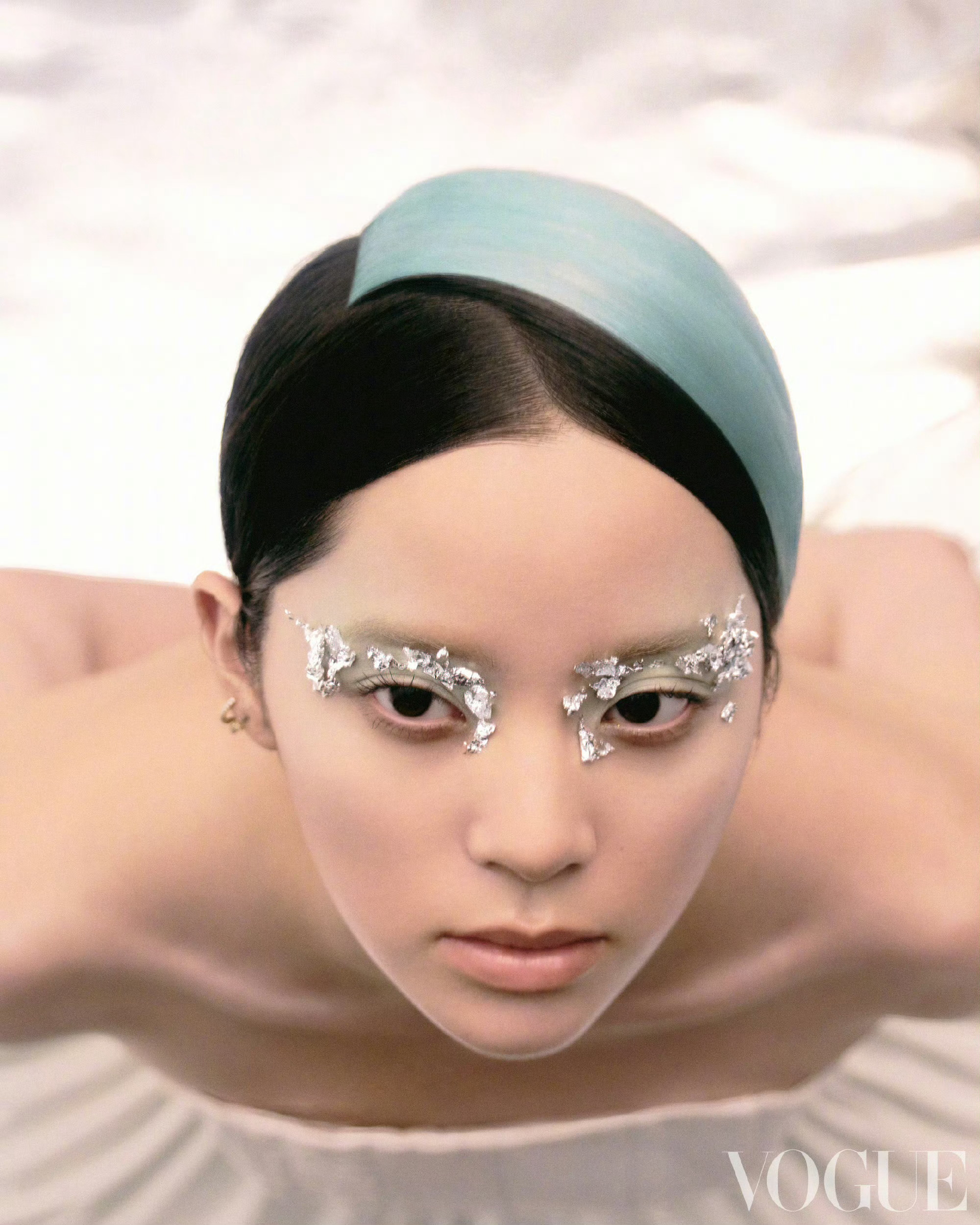 欧阳娜娜VOGUE美容报封面美丽白日梦VOGUE大片摄影：胡加灵 ​​​