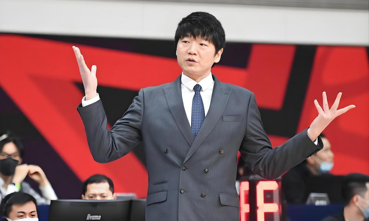 山东男篮或调整阵容！
首场比赛不敌辽宁男篮，山东男篮外援班顿眼下压力不小！据媒体