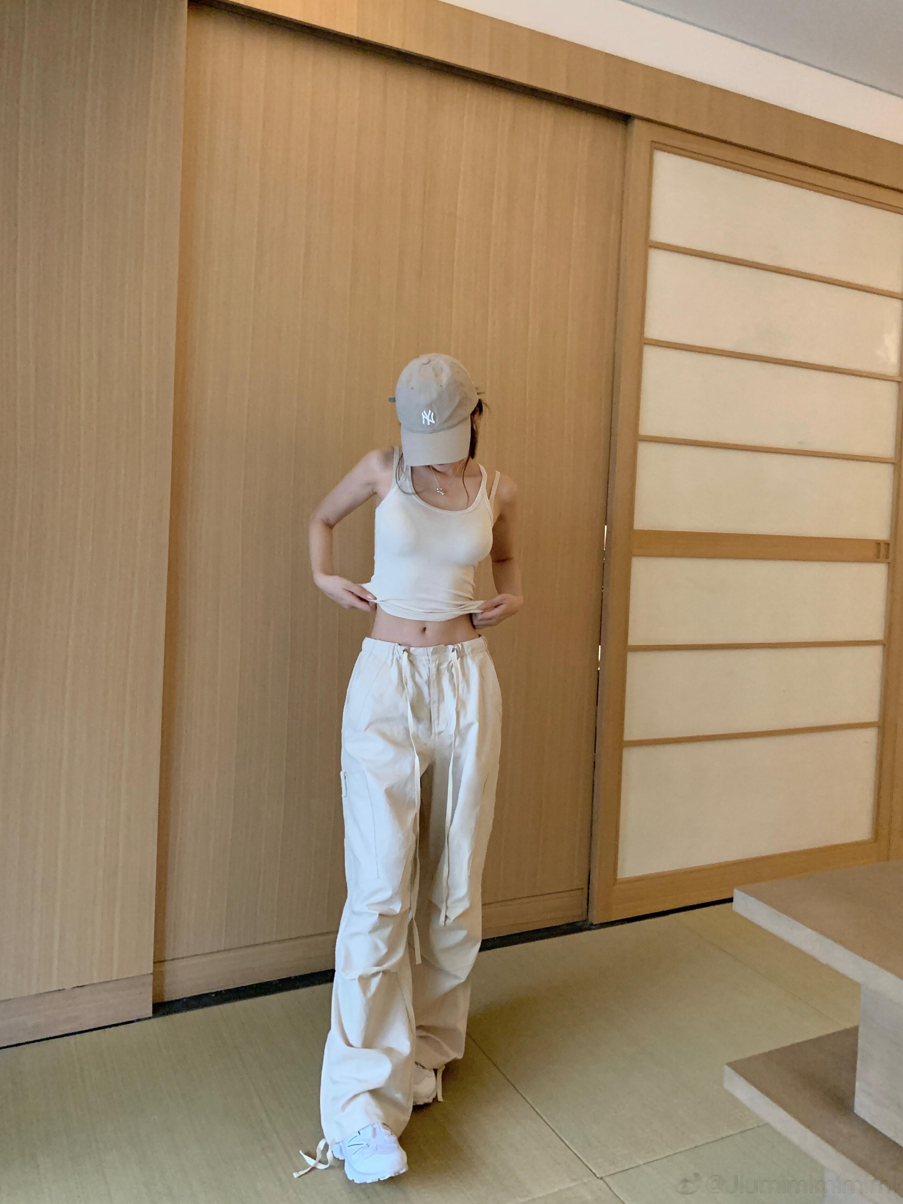 明晚20:00 老规矩 评论喜欢哪件送你呀～[抱一抱] ​​​