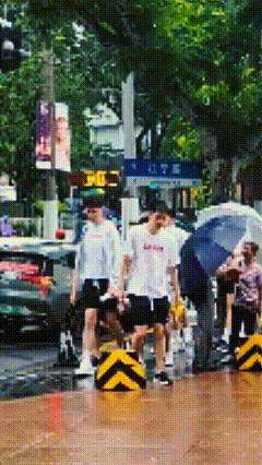 新一届中国男篮集体现身上海街头，看看都有谁？余嘉豪、程帅澎、朱俊龙、杨瀚森、赵嘉
