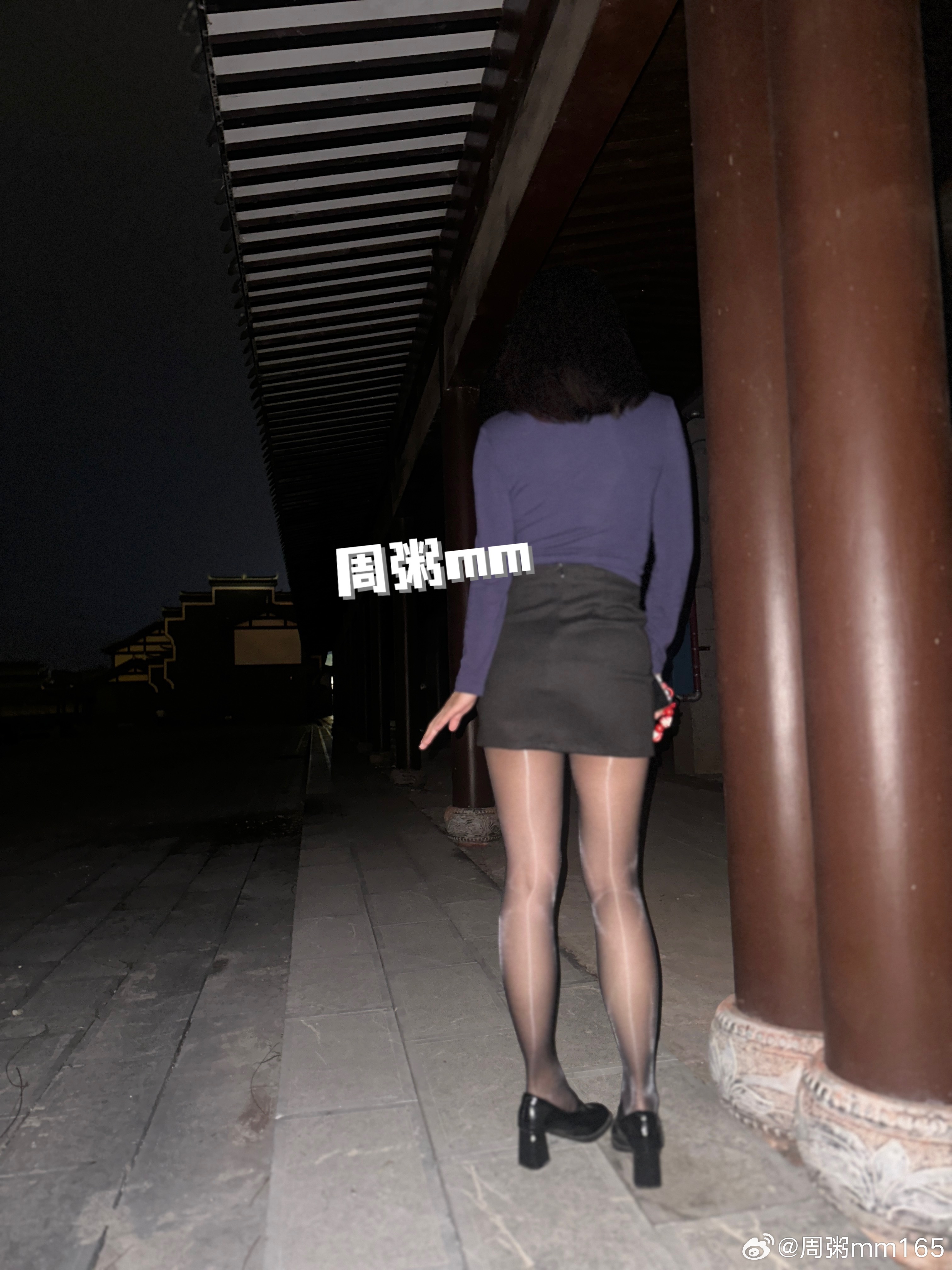 这里乌漆嘛黑的 